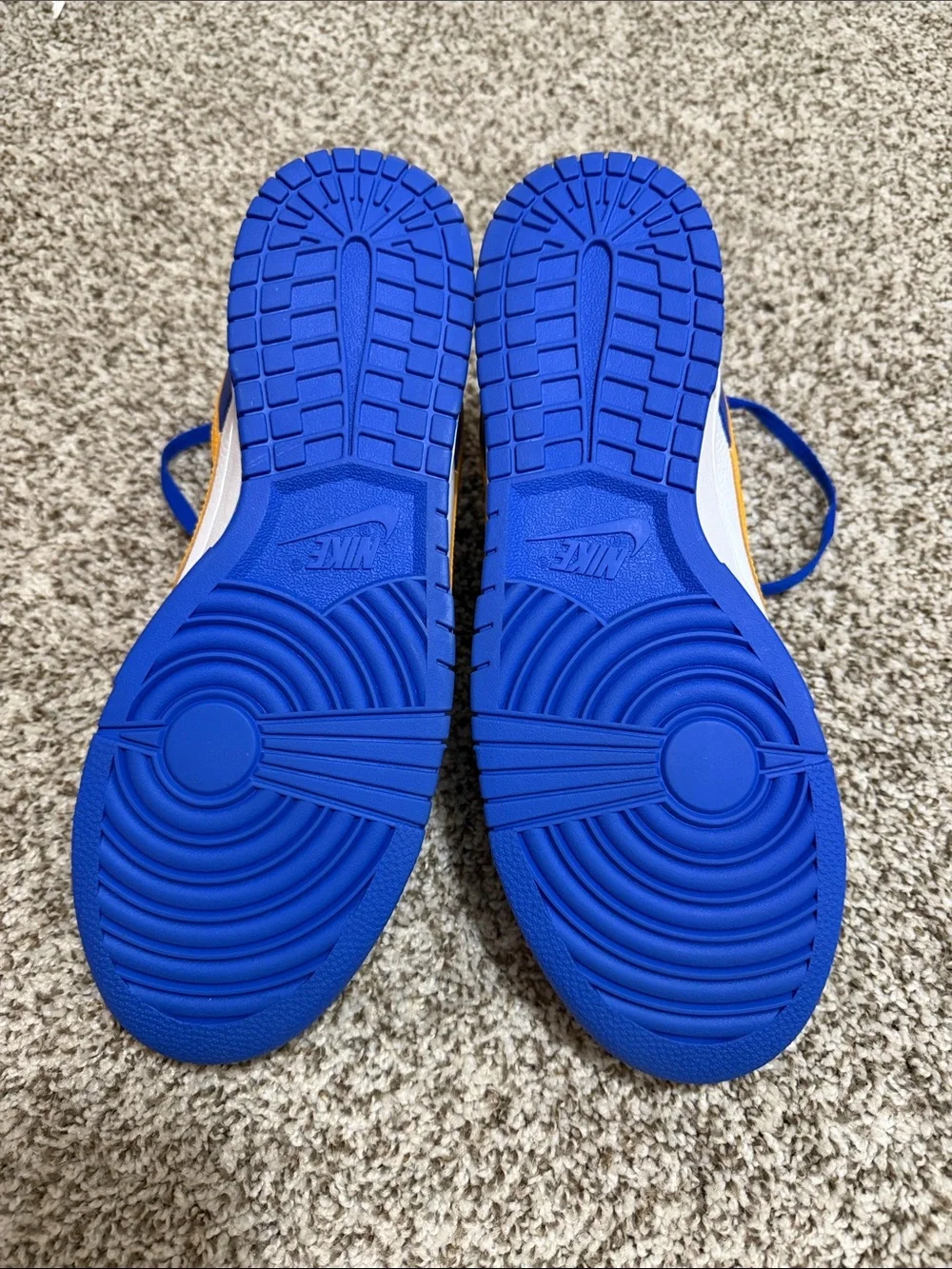 Nike Low-Top Sneakers in Yellow, Blue & White